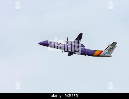 Flybe, Bombardier, DASH 8, Q400, G-JEDW à l'aéroport de Manchester Banque D'Images