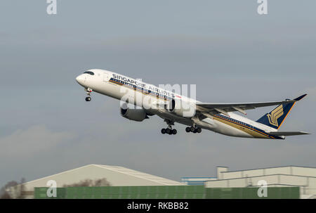 Singapore Airlines, Airbus A350-941, 9V-SMP décoller à l'aéroport de Manchester Banque D'Images