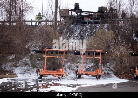 Bensalem, Pennsylvania, USA - 7 Février, 2019 ; mousse incendie reste sur la surface du sol à la suite d'un accident de camion-citerne. Banque D'Images