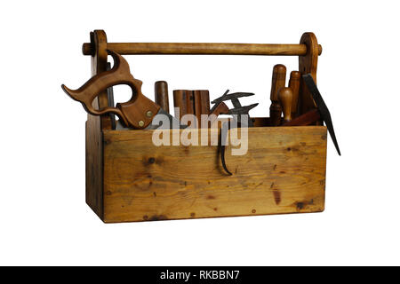 Ancien outil en bois Boîte pleine d'outils isolé sur fond blanc. Banque D'Images