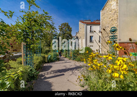 Promenade plantée un viaduc du milieu du 19e siècle converti en la première passerelle de parc surélevée au monde en 993, Paris, France Banque D'Images