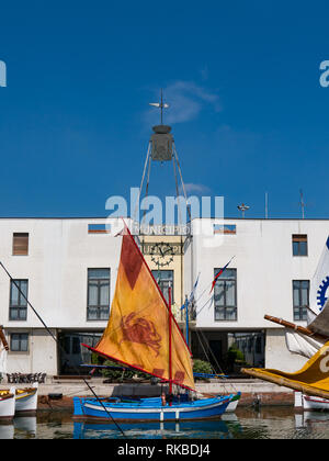 CESENATICO - 7 août 2018 : Hôtel de ville situé sur le Port Canal de Cesenatico Leonardesco, Emilie Romagne, Italie Banque D'Images