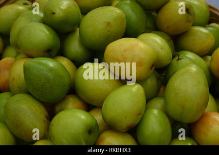 Jujube fruits exposés au marché de fruits Banque D'Images