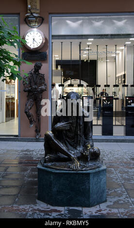 Skopje, Macédoine - Mai 2017 : Sans-abri, mendiant monument à Skopje, Macédoine centre-ville. Banque D'Images