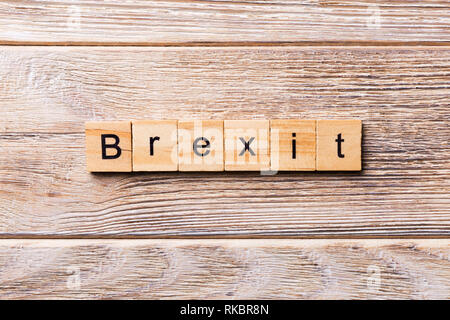 Brexit mot écrit sur une cale en bois. Brexit texte sur table en bois pour votre conception, concept. Banque D'Images