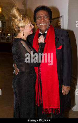 Dresde, Allemagne - 01 février : Roberto Blanco et sa femme Luzandra Blanco pendant l'Opéra Semper Semper Opernball 2019 Ball ( ) Banque D'Images