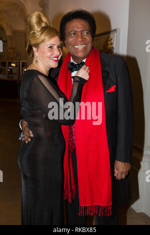 Dresde, Allemagne - 01 février : Roberto Blanco et sa femme Luzandra Blanco pendant l'Opéra Semper Semper Opernball 2019 Ball ( ) Banque D'Images