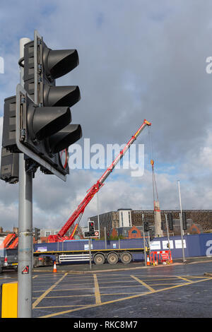 Warrington, Cheshire, Royaume-Uni. 10 fév 2019. Afin de stabiliser les fondations autour du cénotaphe de Bridgefoot à Warrington, Cheshire, Angleterre, la suppression de la structure était nécessaire memorial Crédit : John Hopkins/Alamy Live News Banque D'Images