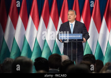 Budapest, Hongrie. 10 fév, 2019. Le Premier ministre hongrois, Viktor Orban livre son discours annuel à Budapest, Hongrie, le 10 février, 2019. Viktor Orban a annoncé ici dimanche dans son discours annuel un audacieux plan d'action en sept points sur l'aide aux familles avec enfants afin de lutter contre le déclin de la population. Credit : Attila Volgyi/Xinhua/Alamy Live News Banque D'Images