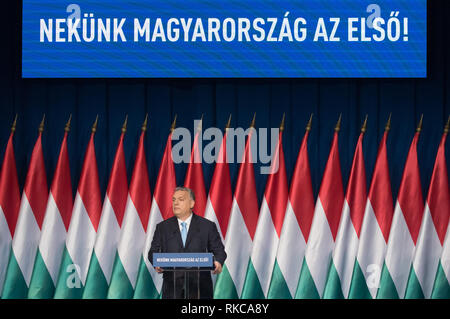 Budapest, Hongrie. 10 fév, 2019. Le Premier ministre hongrois, Viktor Orban livre son discours annuel à Budapest, Hongrie, le 10 février, 2019. Viktor Orban a annoncé ici dimanche dans son discours annuel un audacieux plan d'action en sept points sur l'aide aux familles avec enfants afin de lutter contre le déclin de la population. Credit : Attila Volgyi/Xinhua/Alamy Live News Banque D'Images