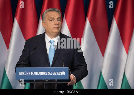 Budapest, Hongrie. 10 fév, 2019. Le Premier ministre hongrois, Viktor Orban livre son discours annuel à Budapest, Hongrie, le 10 février, 2019. Viktor Orban a annoncé ici dimanche dans son discours annuel un audacieux plan d'action en sept points sur l'aide aux familles avec enfants afin de lutter contre le déclin de la population. Credit : Attila Volgyi/Xinhua/Alamy Live News Banque D'Images