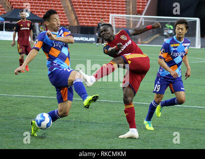 10 février 2019 - V-Varen Nagasaki gardien Yuhei Tokunaga # 22 et Real Salt Lake l'avant Sam Johnson # 50 pendant la bataille finale du championnat de la Coupe du Pacifique entre V-Varen Nagasaki et le Real Salt Lake à l'Aloha Stadium d'Honolulu, HI - Michael Sullivan/CSM Banque D'Images