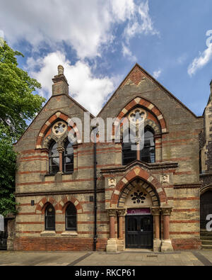 NORWICH, NORFOLK, Royaume-Uni - 13 JUIN 2018 : vue extérieure des Halls, un ancien Friary désormais utilisé comme lieu d'événements Banque D'Images