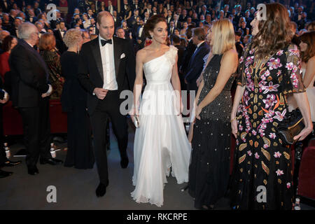 Le duc et la duchesse de Cambridge, assister à la British Academy Film Awards (BAFTA) au Royal Albert Hall, à Londres, pour rencontrer des représentants de la BAFTA et regarder la cérémonie avant le duc présentant la bourse. Banque D'Images