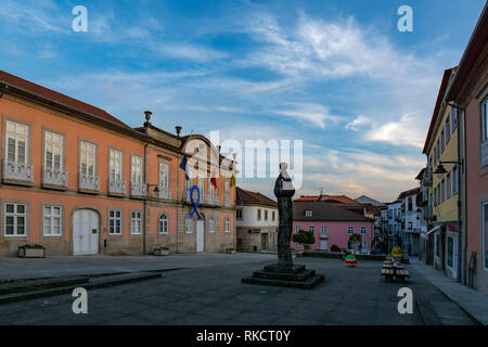 Arcos de Valdevez, Portugal ; Avril 2015 : avis de Pelourinho dans le carré dans le centre historique du village d'Arcos de Valdevez Banque D'Images