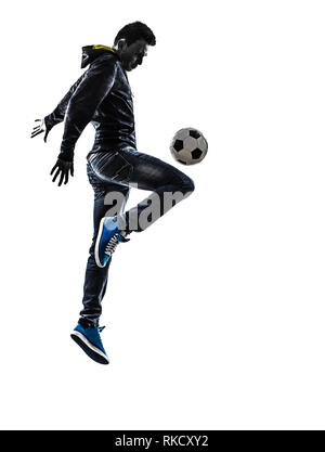 Un jeune homme, joueur de football freestyler en silhouette sur fond blanc Banque D'Images