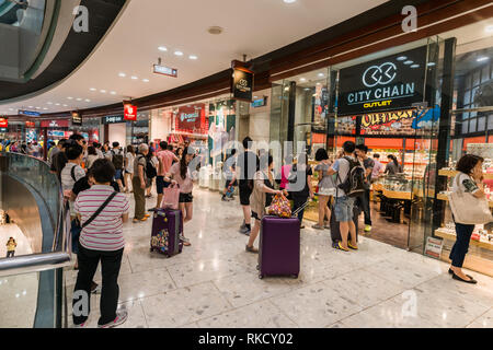 Tung Chung Wan, Hong Kong, Chine- 11 juin 2014 : la sortie CityGate centre commercial en Lantau Island près de l'aéroport Banque D'Images