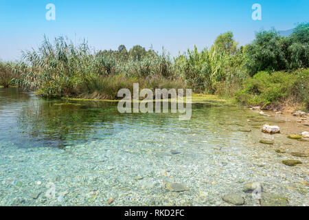 Flux Azmak dans Akyaka village de Mugla province de la Turquie. Banque D'Images