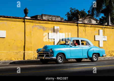 Blue vintage voiture américaine à La Havane, Cuba Banque D'Images