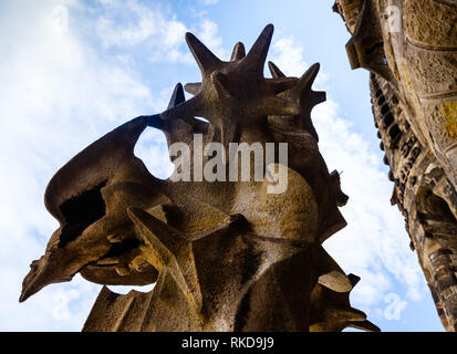 Barcelone, Espagne - CIRCA MAI 2018 : ornement de plein air La Sagrada Familia, une célèbre cathédrale de Barcelone conçu par Antoni Gaudi. Banque D'Images