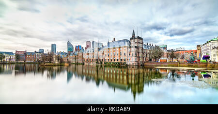 Binnenhof Palace au Lac Hofvijver à La Haye, aux Pays-Bas Banque D'Images