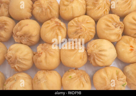 Petit pain frit à Luk Katiam Restaurant du Korat , Thaïlande , Dim Sum, célèbre petit-déjeuner chinois nourriture . Banque D'Images