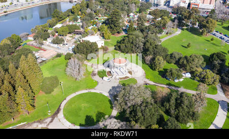 Kiosque historique au Lac Merritt, Lakeside Park, Oakland, CA, USA Banque D'Images