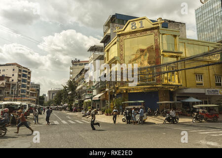 Façade d'or à Phnom Penh Banque D'Images