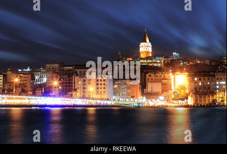 Vue d'Istanbul et la tour de Galata et bridge at night Banque D'Images