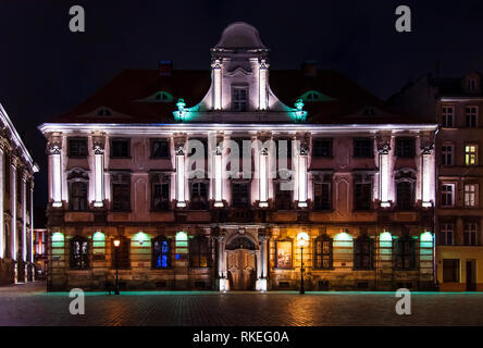 Wroclaw, Pologne - 23 décembre 2018 - place de l'Université de Wroclaw old city at night Banque D'Images