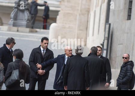 Rome, Italie. Feb 11, 2019 Claudio Bisio. divertissement pendant le tournage à Montecitorio Crédit : LaPresse/Alamy Live News Banque D'Images