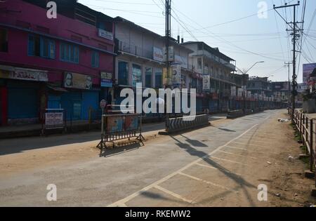 Jodhpur, Inde. Feb 11, 2019. Jodhpur, Inde Feb 11, 2019. Vue d'une rue déserte durant un état vaste grève contre Citoyenneté Amendment Bill 2016 à Jodhpur, Inde du nord-est de l'état de Nagaland. Peuples autochtones du nord-est de l'Inde s'insurgent contre le projet de loi portant modification de la loi de Citoyenneté 2016 qui visent à accorder la citoyenneté à des minorités qui ont fui la persécution religieuse du Bangladesh voisin, le Pakistan et l'Afghanistan vers l'Inde. Credit : Caisii Mao/Alamy Live News Banque D'Images