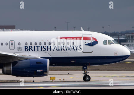 11 février 2019, Hessen, Frankfurt/Main : Le logo de la compagnie aérienne British Airways peut être vu sur un avion du passager à l'aéroport de Francfort. Photo : Silas Stein/dpa Banque D'Images