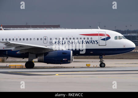 11 février 2019, Hessen, Frankfurt/Main : Le logo de la compagnie aérienne British Airways peut être vu sur un avion du passager à l'aéroport de Francfort. Photo : Silas Stein/dpa Banque D'Images