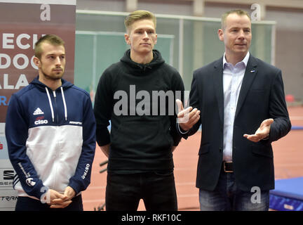 Ostrava, République tchèque. Feb 11, 2019. Droit de Directeur de la Fédération d'athlétisme tchèque Tomas Janku, République tchèque Radek Juska le sauteur en longueur et le tchèque Radek sprinter Stromsik la parole lors de la conférence de presse avant le Gala de l'Intérieur tchèque 2019, EA international indoor répondre à Ostrava, en République tchèque, le 11 février 2019. Photo : CTK Jaroslav Ozana/Photo/Alamy Live News Banque D'Images