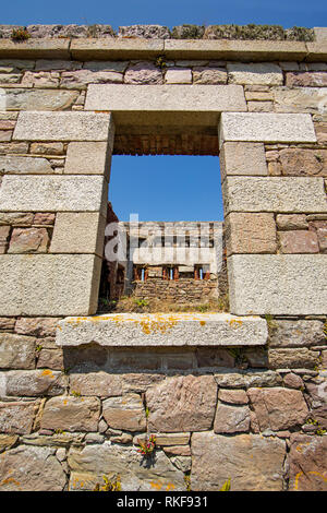 L'intérieur de la maçonnerie de l'époque victorienne immaculée Fort Houmet Herbe sur Alderney. Banque D'Images