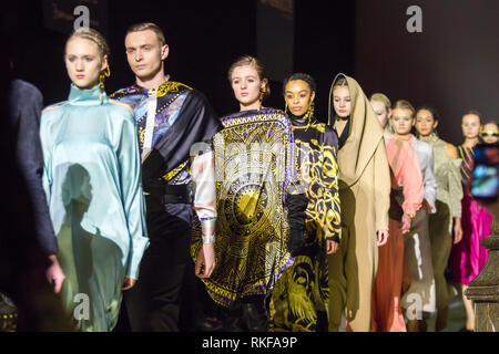 Kiev, UKRAINE - le 5 février 2019 : ANDI collection voir pendant l'Ukrainian Fashion Week 19-20 à Mystetsky Arsenal à Kiev Banque D'Images