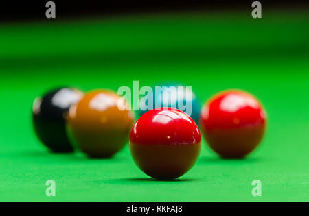 Boule de billard sur le green table de billard club de billard à Banque D'Images