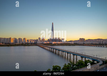 Skyline de Séoul par Han River en Corée du Sud Banque D'Images