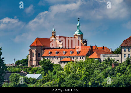 Monastère Franciscain sur Warta River à Pyzdry, aka la grande Pologne Pologne Grande Région, Pologne Banque D'Images