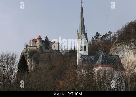 Le Château et l'église paroissiale de St Martin (Bled, Slovénie) Banque D'Images