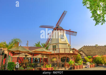 Solvang, Californie, États-Unis - 10 août 2018 : moulin pittoresque dans la vallée de Santa Ynez, comté de Santa Barbara. Solvang est un village de Banque D'Images