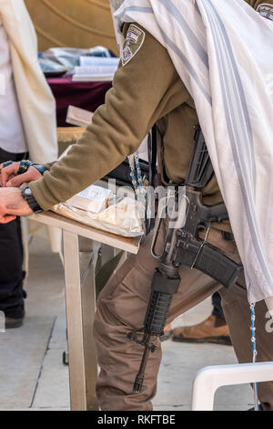 Jérusalem, Israël - 25 novembre 2018 : des soldats israéliens prier à Jérusalem ouest du mur, Israël Banque D'Images