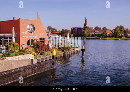 Malchow, Inselstadt im Malchower See, plaque de lac mecklembourgeoise, Mecklenburg-Vorpommern, Allemagne Banque D'Images