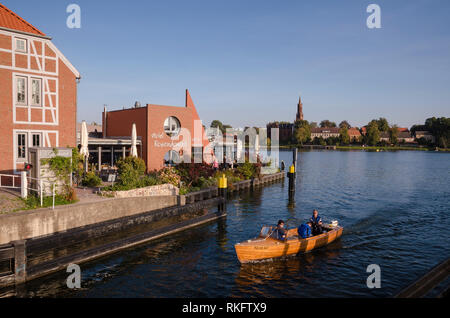 Malchow, Inselstadt im Malchower See, plaque de lac mecklembourgeoise, Mecklenburg-Vorpommern, Allemagne Banque D'Images