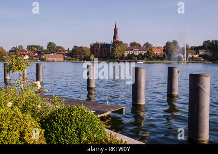 Malchow, Inselstadt im Malchower See, plaque de lac mecklembourgeoise, Mecklenburg-Vorpommern, Allemagne Banque D'Images