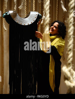 Ami Doshi Shah avec son installation sel de la Terre, à une photo pour les installations d'appel créé par des designers représentant 16 pays pour la Vitrine Internationale de la mode à Somerset House à Londres. Banque D'Images