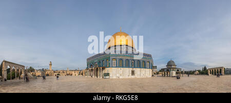 Grand panorama du mont du Temple à Jérusalem, Israël. Dôme du Rocher et le dôme de la chaîne dans le milieu Banque D'Images