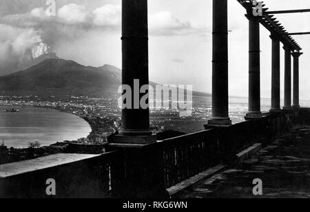 Terrasse, le Vésuve, Naples, Campanie, Italie 1920 Banque D'Images