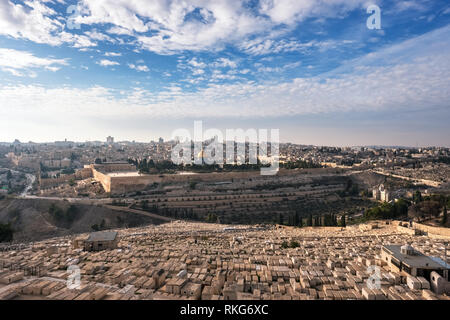 La vue quotidienne de Jérusalem vieille ville du Mont des Oliviers, en Israël Banque D'Images
